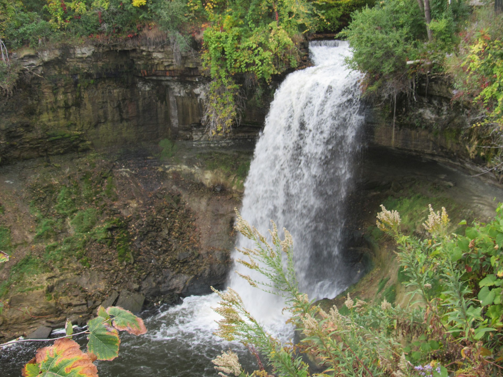 Minnehaha Falls with fall foliage