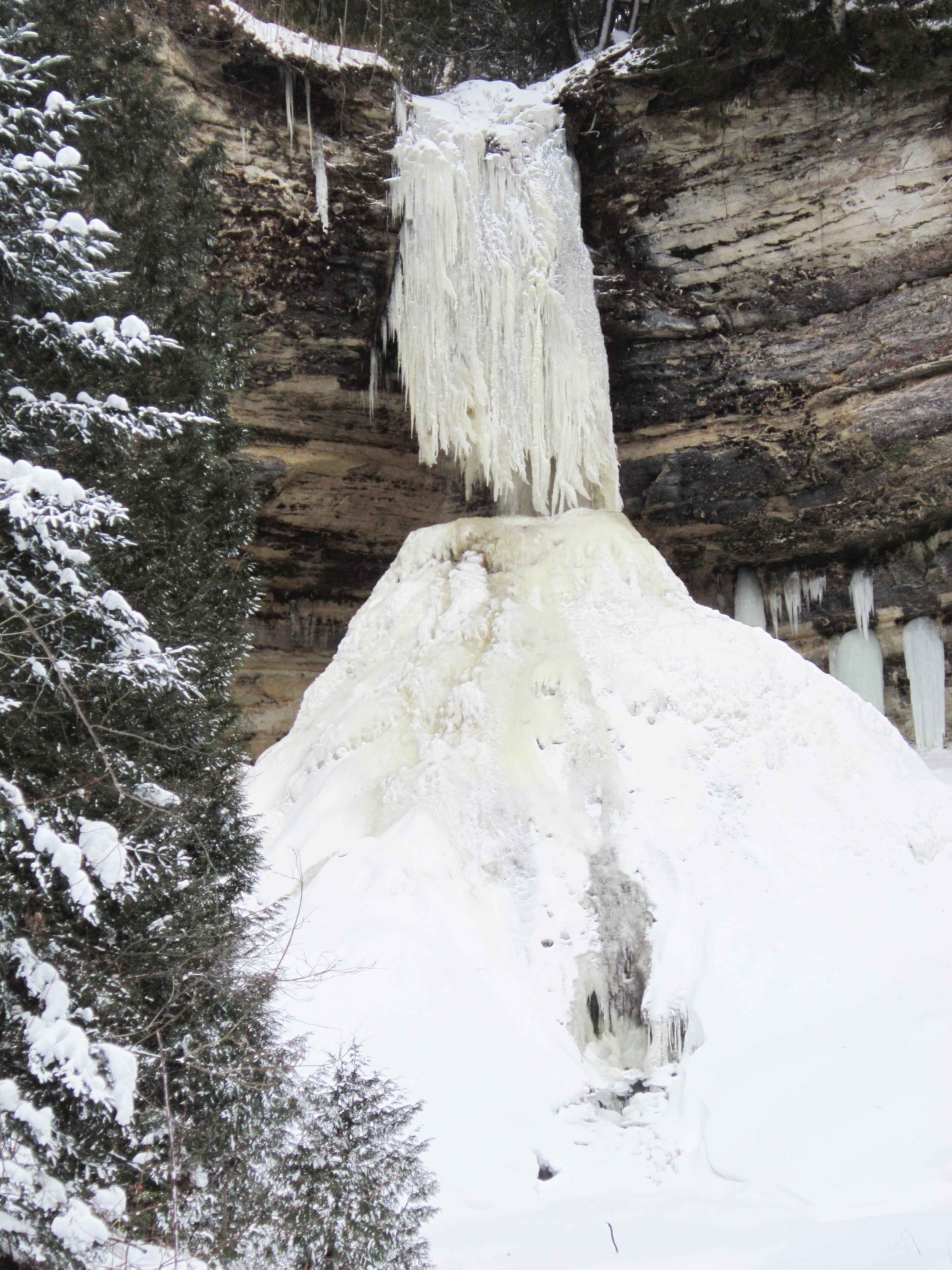 Munising Falls in summer or green-season visit