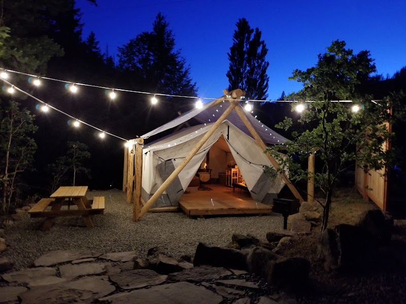 Umpqua's Last Resort Wilderness Cabins & RV Park