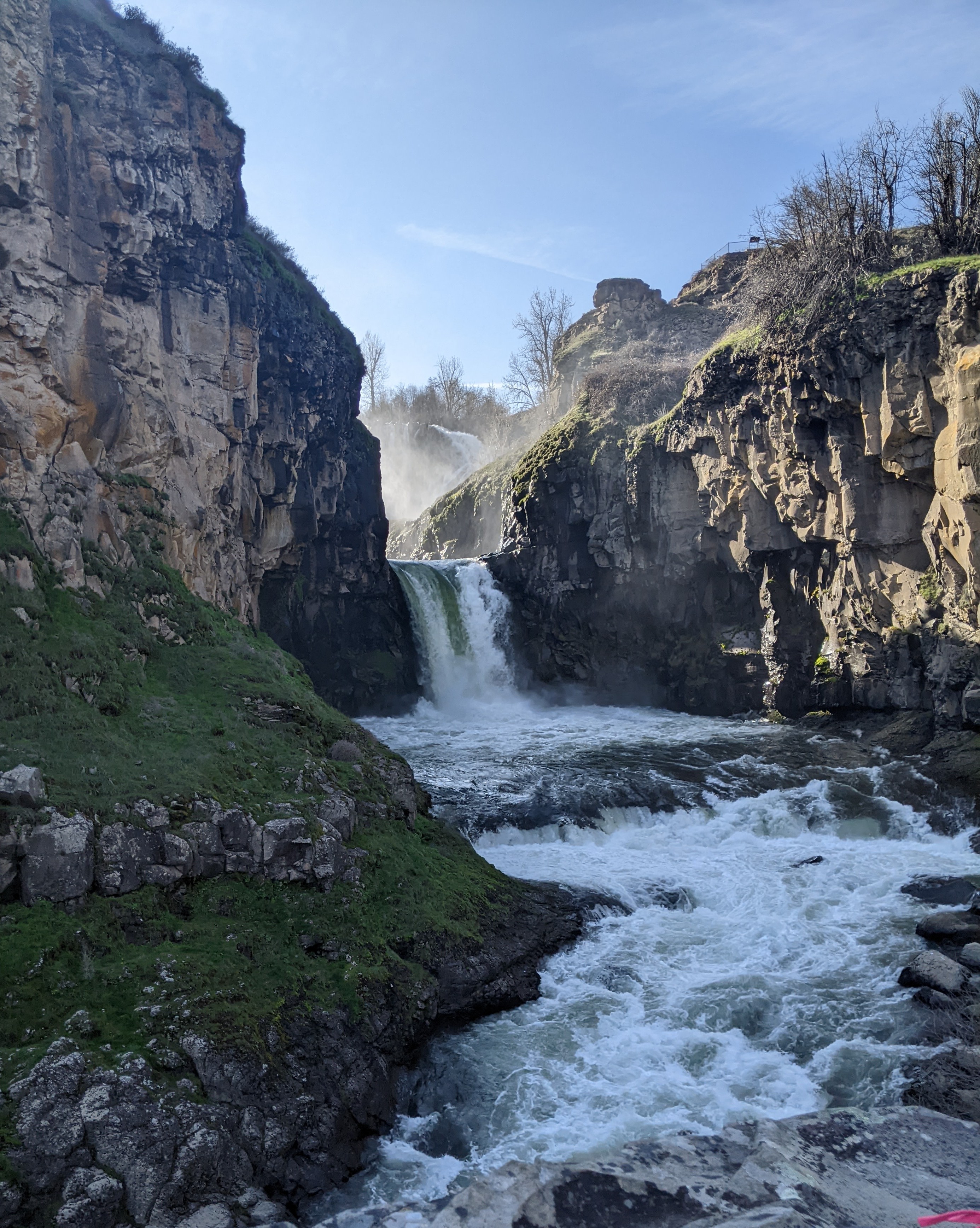 White River Falls waterfall view