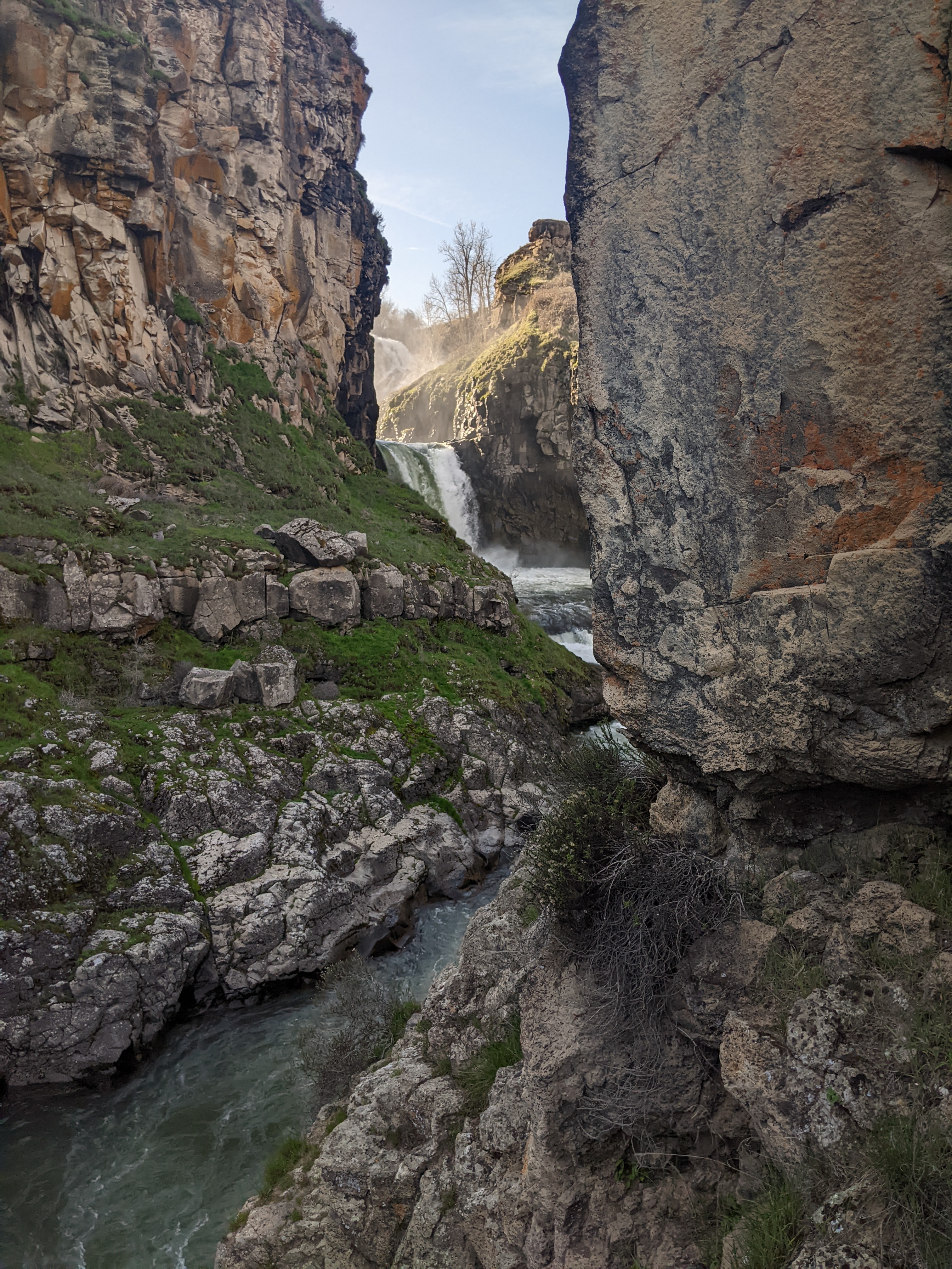 White River Falls waterfall view